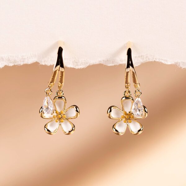 Daisy Flower Drop Earrings