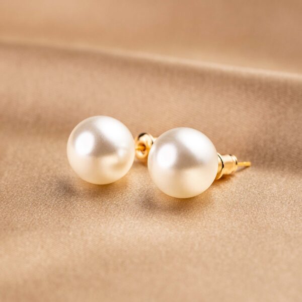 Classic Pearl Studs 12mm